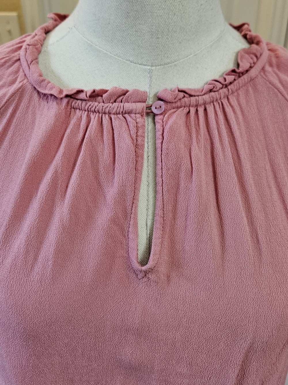 Old Navy Women’s Pink Flutter Sleeve Blouse – Size Medium - Picture 4 of 11